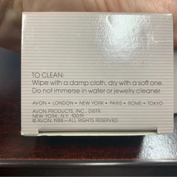 Avon Color Counterpoint Red and Cream Dangle clip Earrings NIB 1988 - Picture 2 of 5